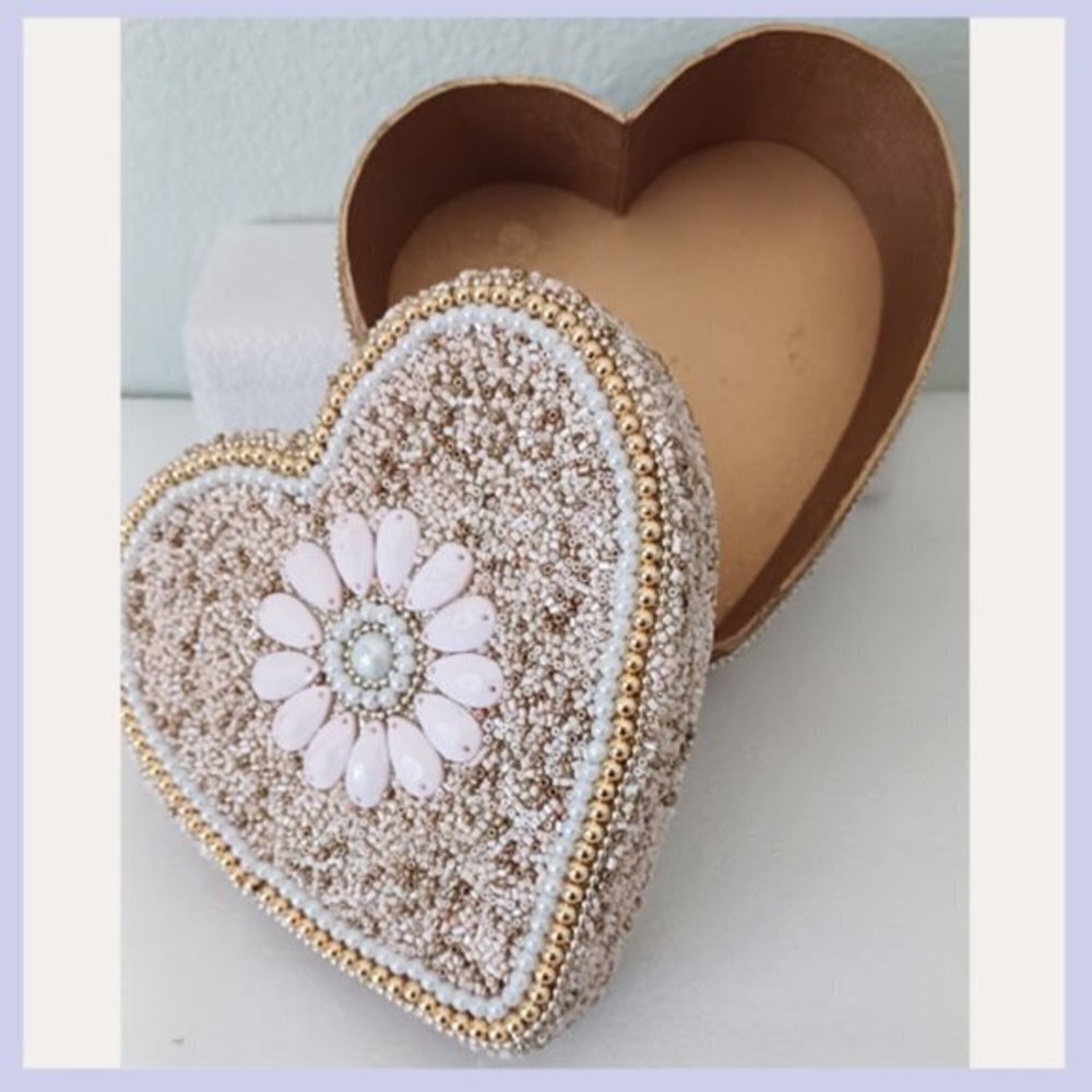 🌸✨ Adorable Bling Flower Keepsake Box – Perfect Gift & Storage ✨🌸 - Picture 5 of 7